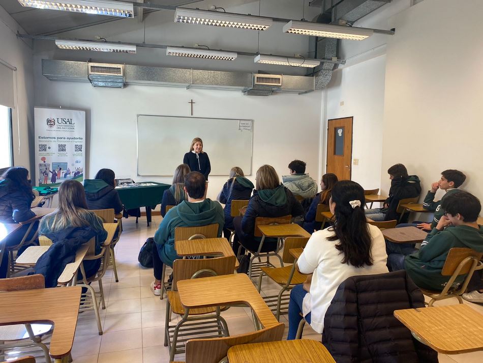 Visita al Campus Nuestra Se ora del Pilar del Colegio Jean